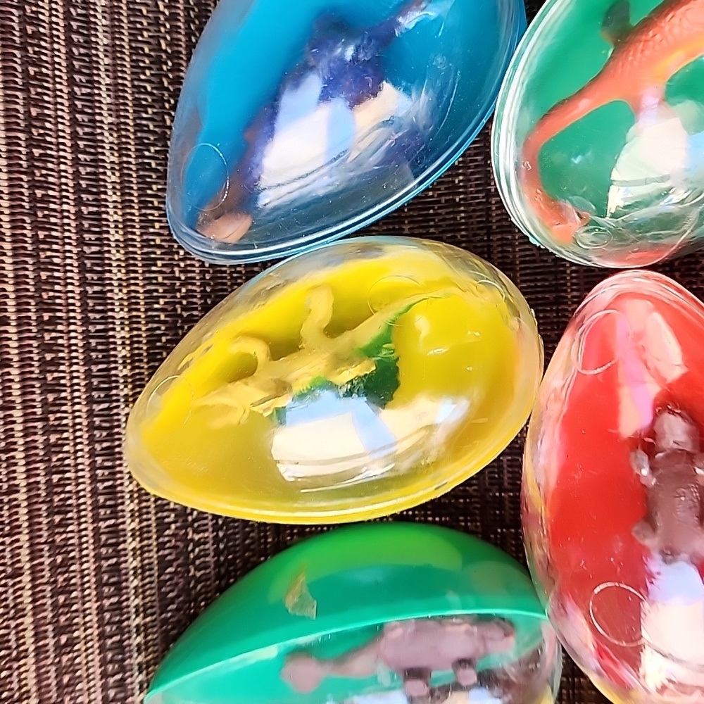 Bakers dozen of dinosaur filled easter eggs plus bonus 3 to fill on your own - Picture 4 of 4
